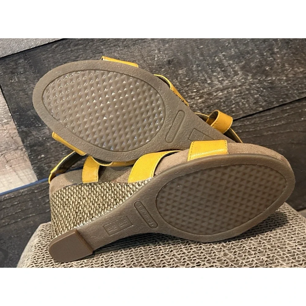 Aerology Girl Plush Yellow Wedge Sandals NEW‎ Size 8.5